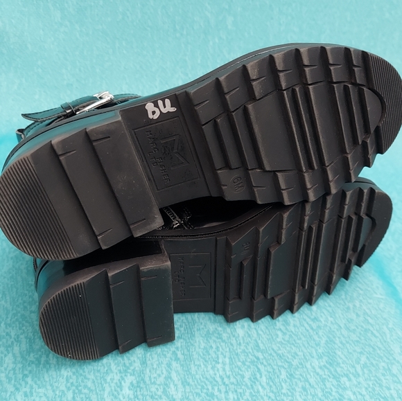 Marc Fisher Boots, Womens sz 6, Bristyn Black Patent Combat Lug Sole - Picture 9 of 11